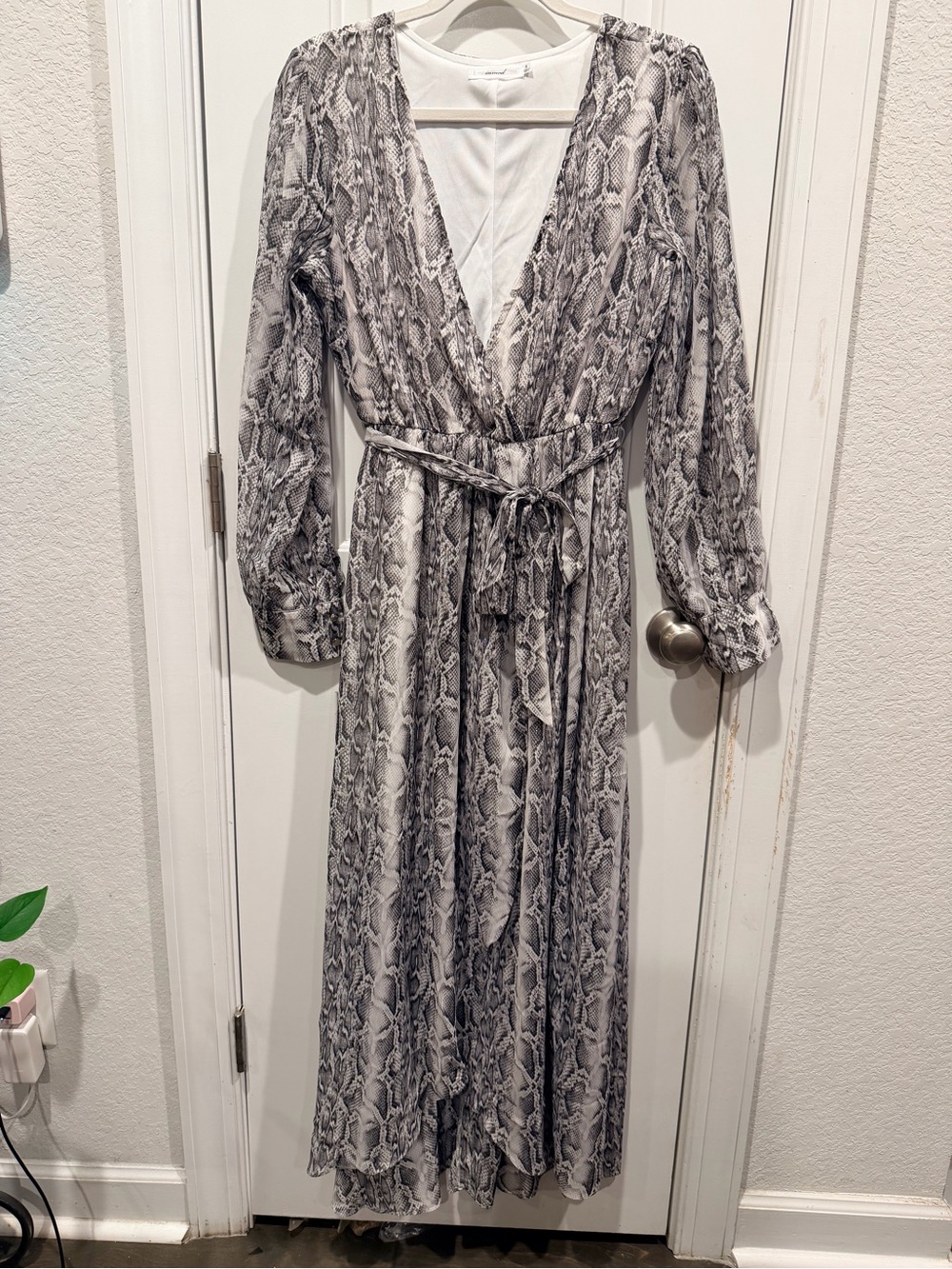 Inmod Snake Print Long Sleeve Wrap Maxi Dress Belted Gray White Size S